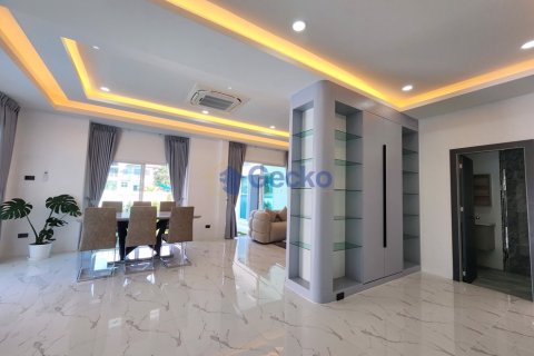 House in Pattaya, Thailand 3 bedrooms № 196127 - photo 26