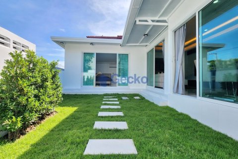 House in Pattaya, Thailand 3 bedrooms № 196127 - photo 2