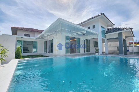 House in Pattaya, Thailand 3 bedrooms № 196127 - photo 9
