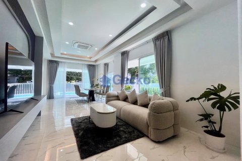 House in Pattaya, Thailand 3 bedrooms № 196127 - photo 11