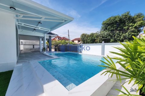 House in Pattaya, Thailand 3 bedrooms № 196127 - photo 3