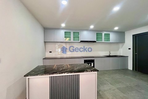 House in Pattaya, Thailand 3 bedrooms № 196127 - photo 16