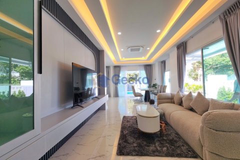 House in Pattaya, Thailand 3 bedrooms № 196127 - photo 5