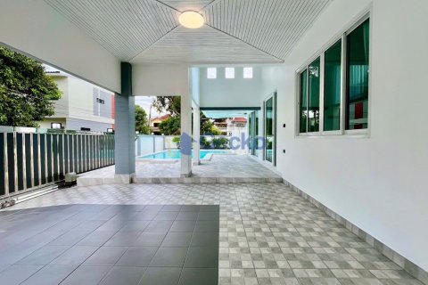 House in Pattaya, Thailand 3 bedrooms № 196127 - photo 30