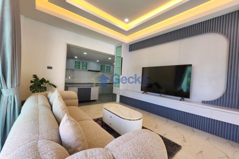 House in Pattaya, Thailand 3 bedrooms № 196127 - photo 4