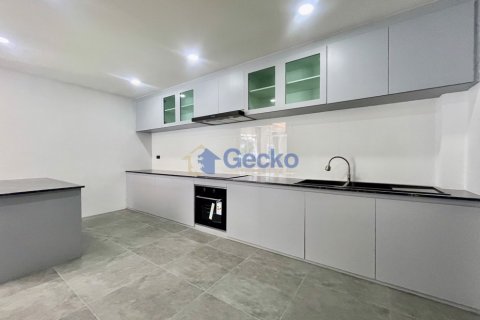 House in Pattaya, Thailand 3 bedrooms № 196127 - photo 8