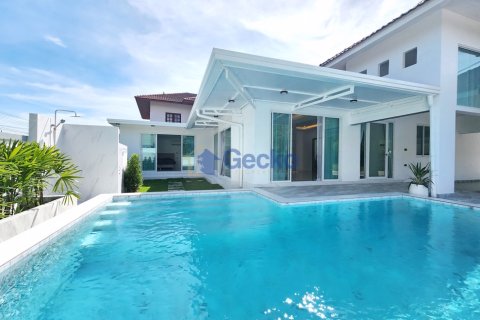 House in Pattaya, Thailand 3 bedrooms № 196127 - photo 30