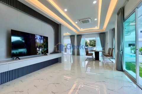House in Pattaya, Thailand 3 bedrooms № 196127 - photo 20