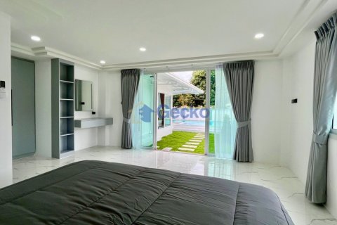 House in Pattaya, Thailand 3 bedrooms № 196127 - photo 19