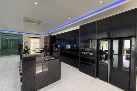 House in Pattaya, Thailand 10 bedrooms № 196121 - photo 10