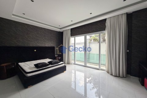 House in Pattaya, Thailand 10 bedrooms № 196121 - photo 24