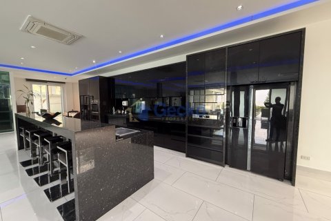 House in Pattaya, Thailand 10 bedrooms № 196121 - photo 8