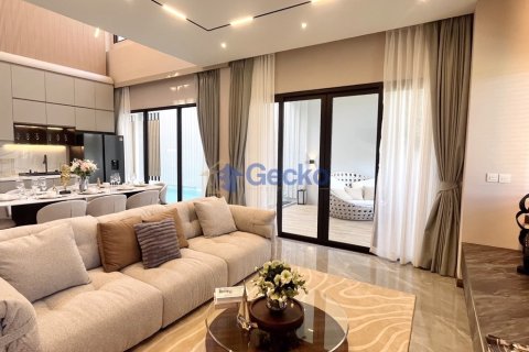House in Pattaya, Thailand 4 bedrooms № 196123 - photo 6
