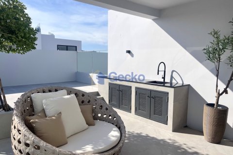 House in Pattaya, Thailand 4 bedrooms № 196123 - photo 19