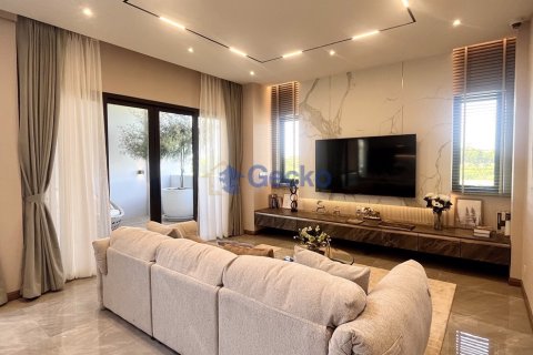 House in Pattaya, Thailand 4 bedrooms № 196123 - photo 5