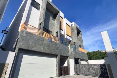 House in Pattaya, Thailand 4 bedrooms № 196123 - photo 3