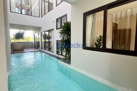 House in Pattaya, Thailand 4 bedrooms № 196123