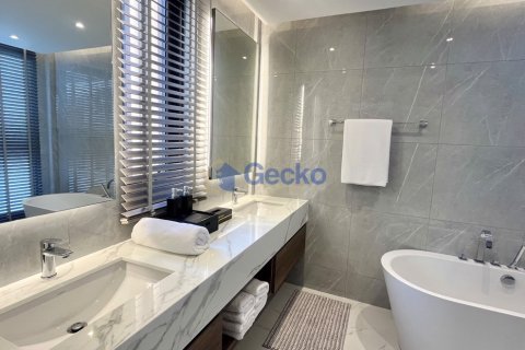 House in Pattaya, Thailand 4 bedrooms № 196123 - photo 30