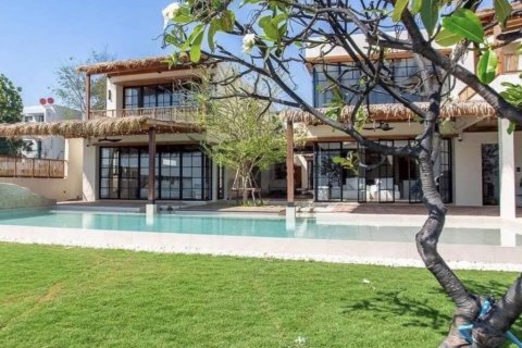 Вилла в Хуа Хине, Таиланд с 5 спальнями  № 160984