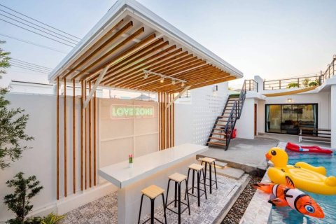 Villa in Hua Hin, Thailand 4 bedrooms № 160983 - photo 2