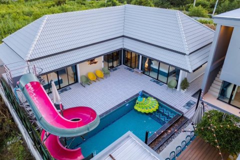 Villa in Hua Hin, Thailand 4 bedrooms № 160985 - photo 2