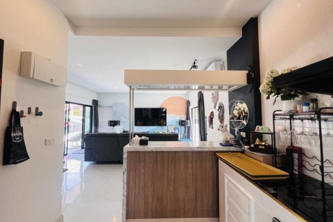 Villa in Hua Hin, Thailand 4 bedrooms № 160985 - photo 9