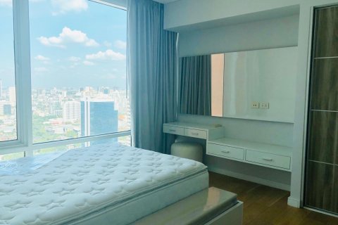 Condo in Bangkok, Thailand, 3 bedrooms  № 143868 - photo 16