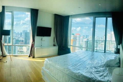 Condo in Bangkok, Thailand, 3 bedrooms  № 143868 - photo 15