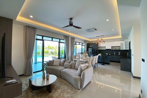 Villa in Hua Hin, Thailand 3 bedrooms № 168264 - photo 13