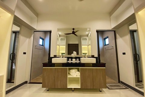 Villa in Hua Hin, Thailand 3 bedrooms № 168264 - photo 24