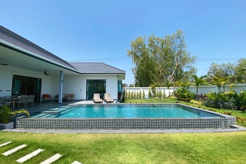 Villa in Hua Hin, Thailand 3 bedrooms № 168264 - photo 5