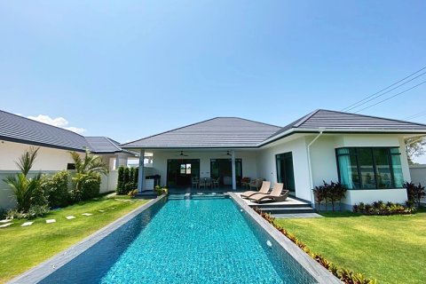 Villa in Hua Hin, Thailand 3 bedrooms № 168264 - photo 3