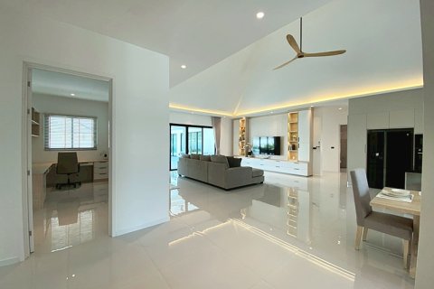 Villa in Hua Hin, Thailand 3 bedrooms № 168263 - photo 14