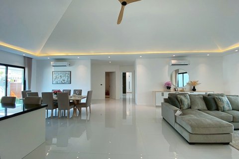 Villa in Hua Hin, Thailand 3 bedrooms № 168263 - photo 21