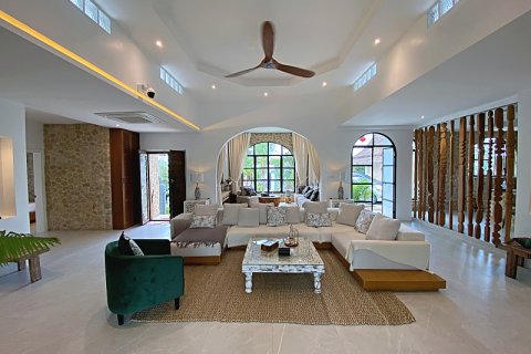 Villa in Hua Hin, Thailand 4 bedrooms № 168302 - photo 3