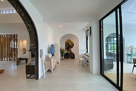 Villa in Hua Hin, Thailand 4 bedrooms № 168302 - photo 14