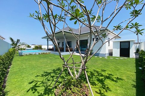 Villa in Hua Hin, Thailand 3 bedrooms № 168265 - photo 2