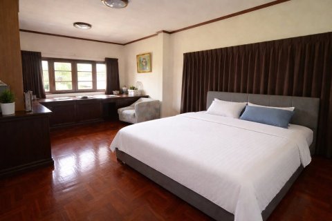 House in Watthana, Bangkok, Thailand 4 bedrooms № 173399 - photo 10