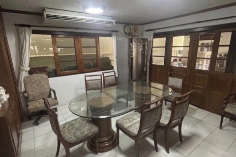 House in Watthana, Bangkok, Thailand 4 bedrooms № 173399 - photo 6