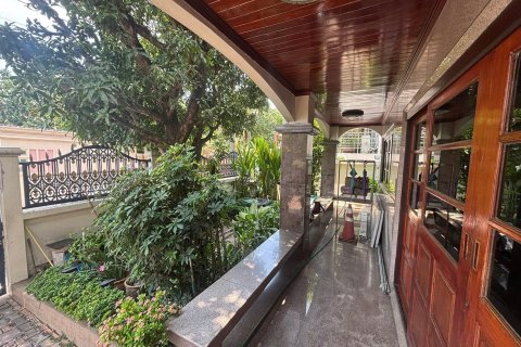 House in Watthana, Bangkok, Thailand 4 bedrooms № 173399 - photo 4