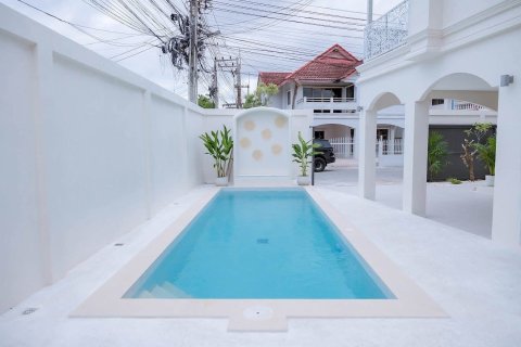 Villa in Pattaya, Thailand 5 bedrooms № 161245 - photo 5