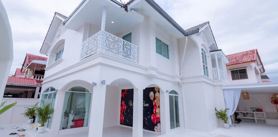 Villa in Pattaya, Thailand 5 bedrooms № 161245