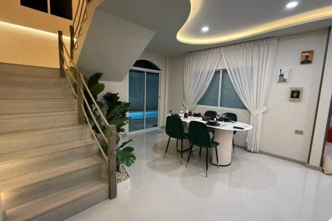 Villa in Pattaya, Thailand 5 bedrooms № 161245 - photo 11