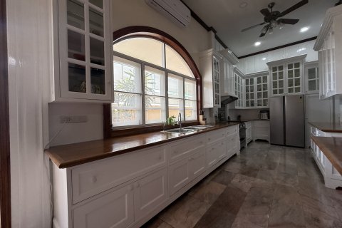 Maison à Hang Dong, Thaïlande 6 chambres № 161243 - photo 13