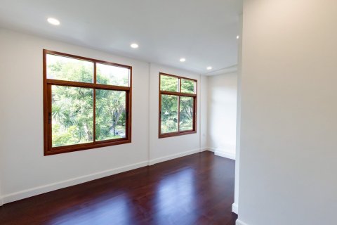 Maison à Lat Phrao, Bangkok, Thaïlande 4 chambres № 138635 - photo 20