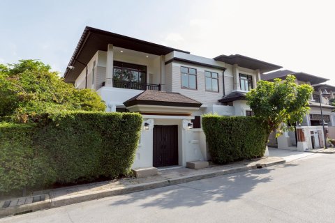 Maison à Lat Phrao, Bangkok, Thaïlande 4 chambres № 138635 - photo 1