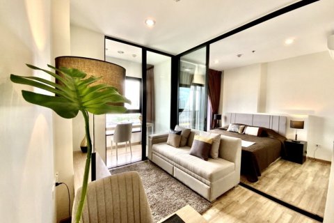 Студия в кондо в Бангкоке, Таиланд № 169390 - фото 1