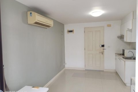 Studio in the Condo in Watthana, Bangkok, Thailand  № 148212 - photo 6