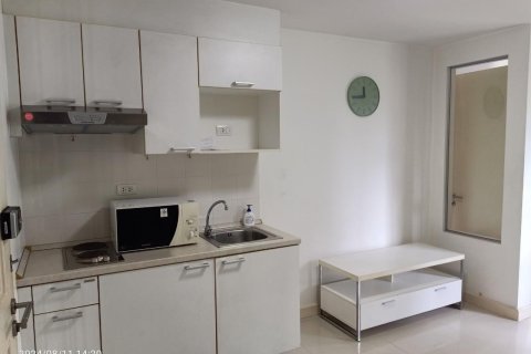 Studio in the Condo in Watthana, Bangkok, Thailand  № 148212 - photo 2