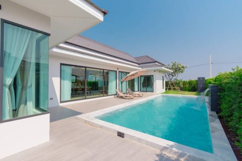 Villa in Pran Buri, Thailand 3 bedrooms № 176814 - photo 2